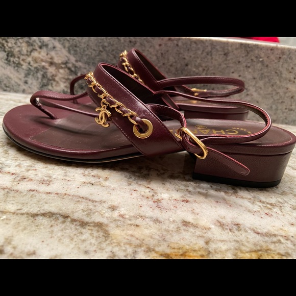 2018 Chanel chain link burgundy sandal - Picture 1 of 8